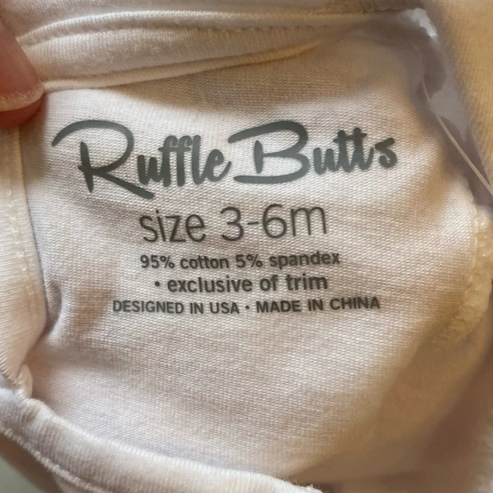 NWT RuffleButts White Long Sleeve Bodysuit with Peter Pan Collar, girls 3-6M